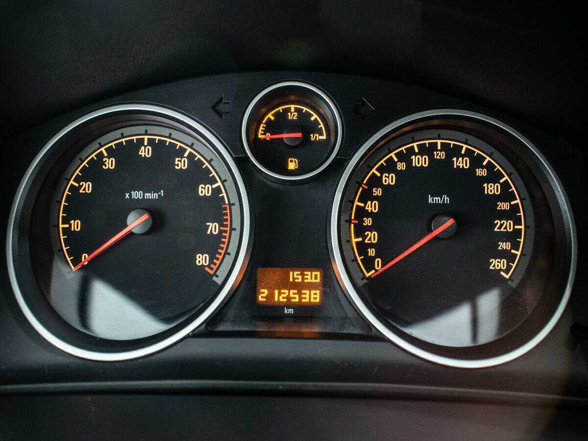 Opel Astra с пробегом — 2011 год. Фото: #11