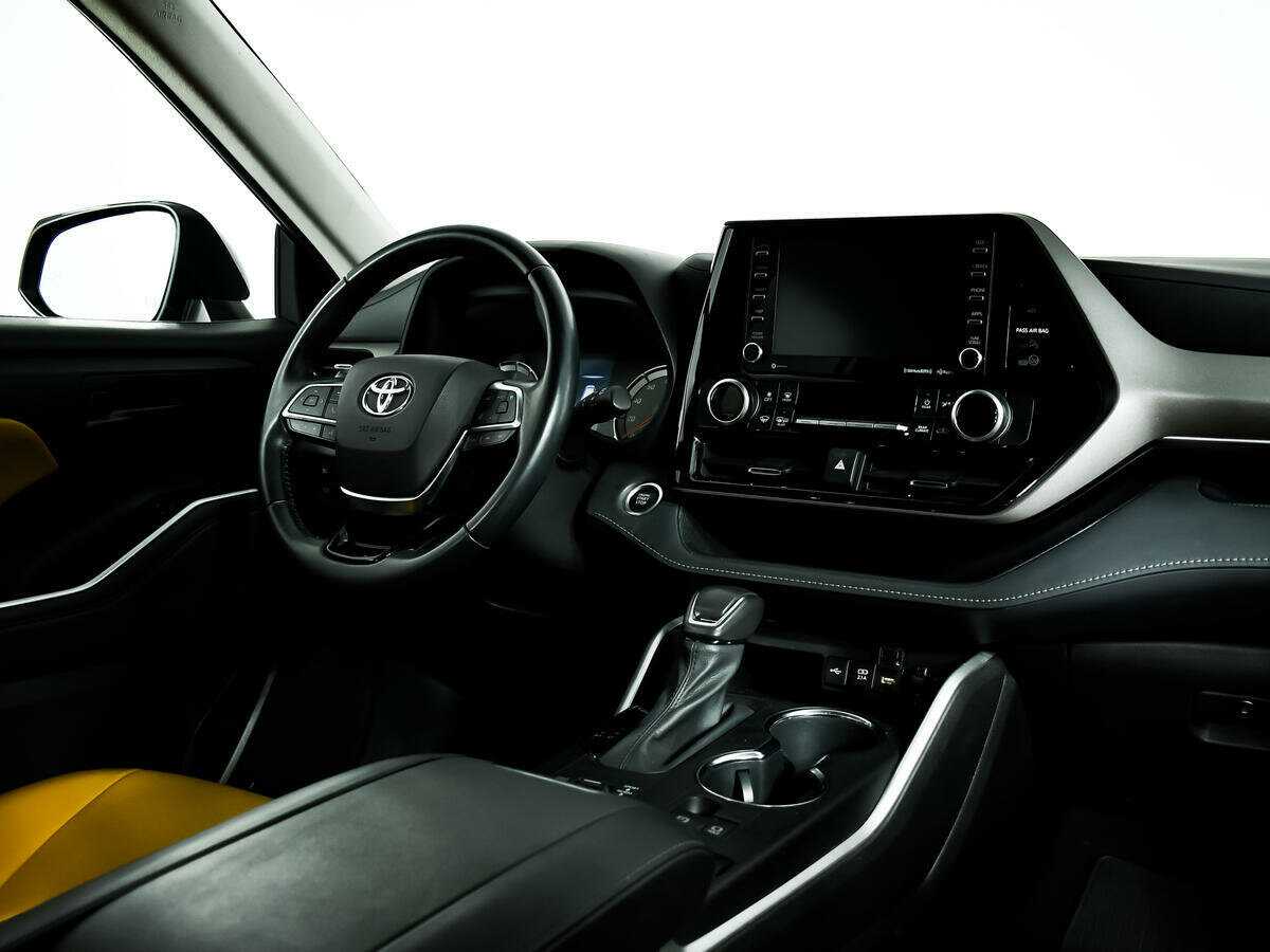 Toyota Highlander с пробегом — 2021 год. Фото: #7