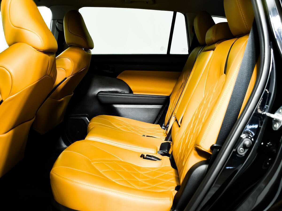 Toyota Highlander с пробегом — 2021 год. Фото: #10
