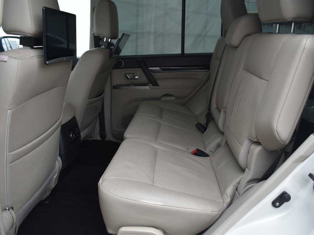 Mitsubishi Pajero с пробегом — 2019 год. Фото: #9