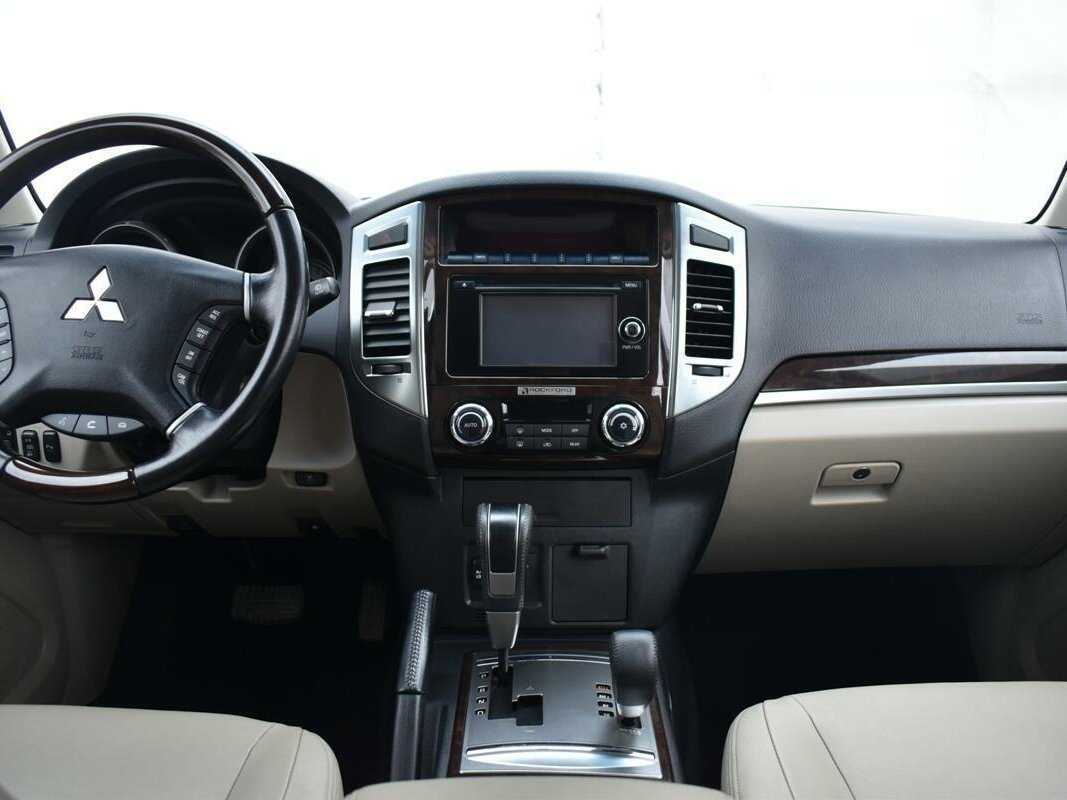 Mitsubishi Pajero с пробегом — 2019 год. Фото: #11