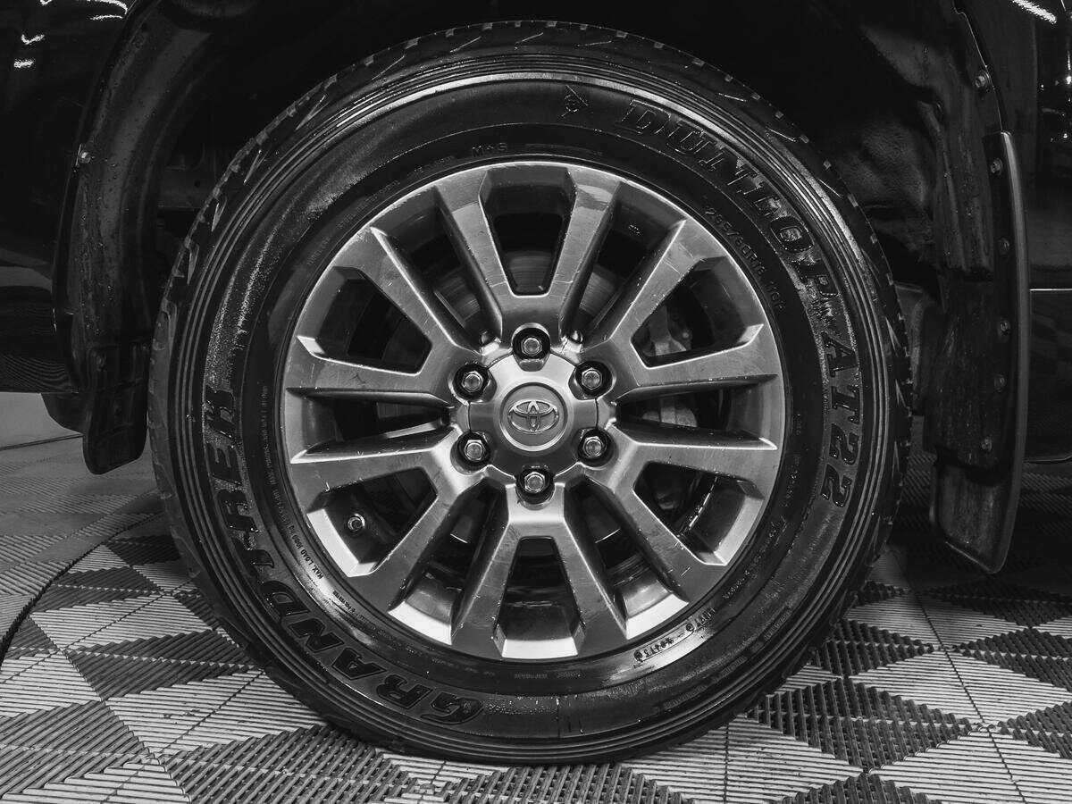 Toyota Land Cruiser Prado с пробегом — 2019 год. Фото: #16