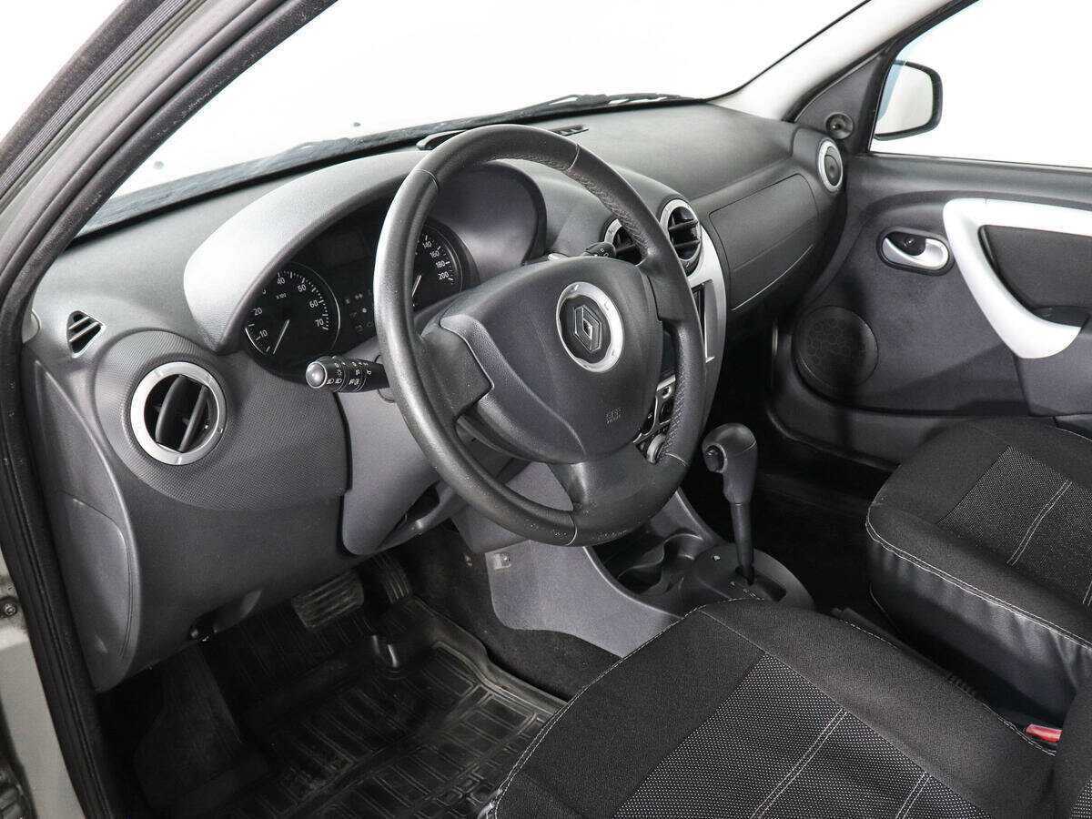 Renault Sandero с пробегом — 2011 год. Фото: #8