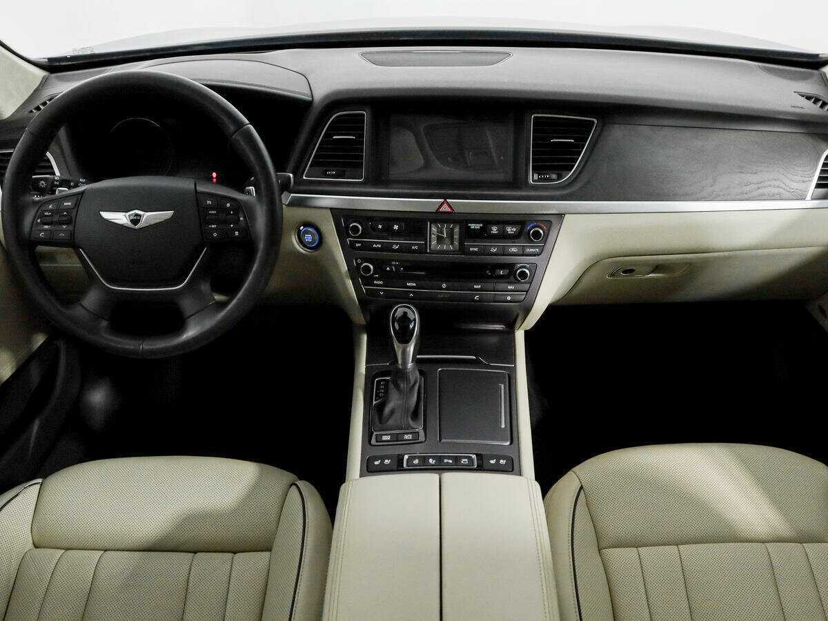 Hyundai Genesis с пробегом — 2015 год. Фото: #12