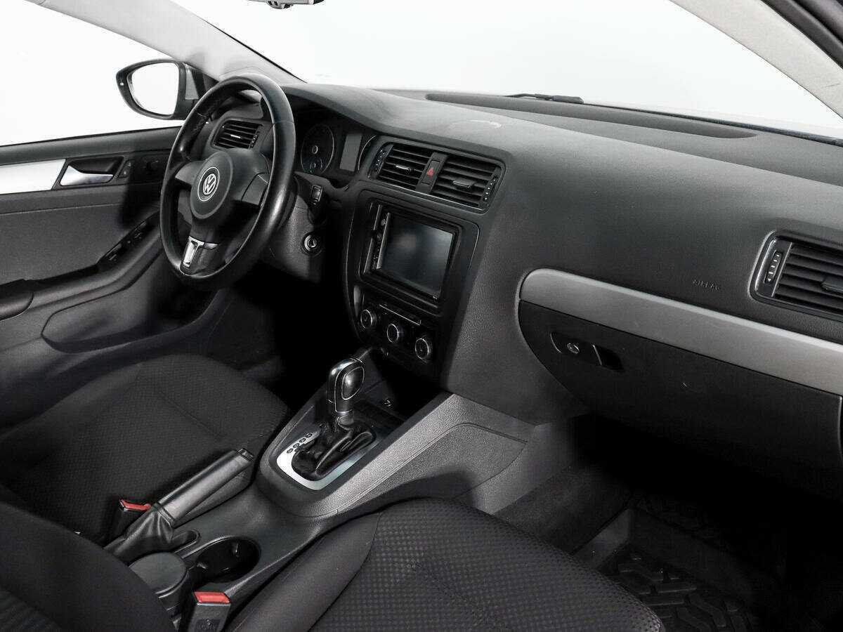 Volkswagen Jetta с пробегом — 2012 год. Фото: #10