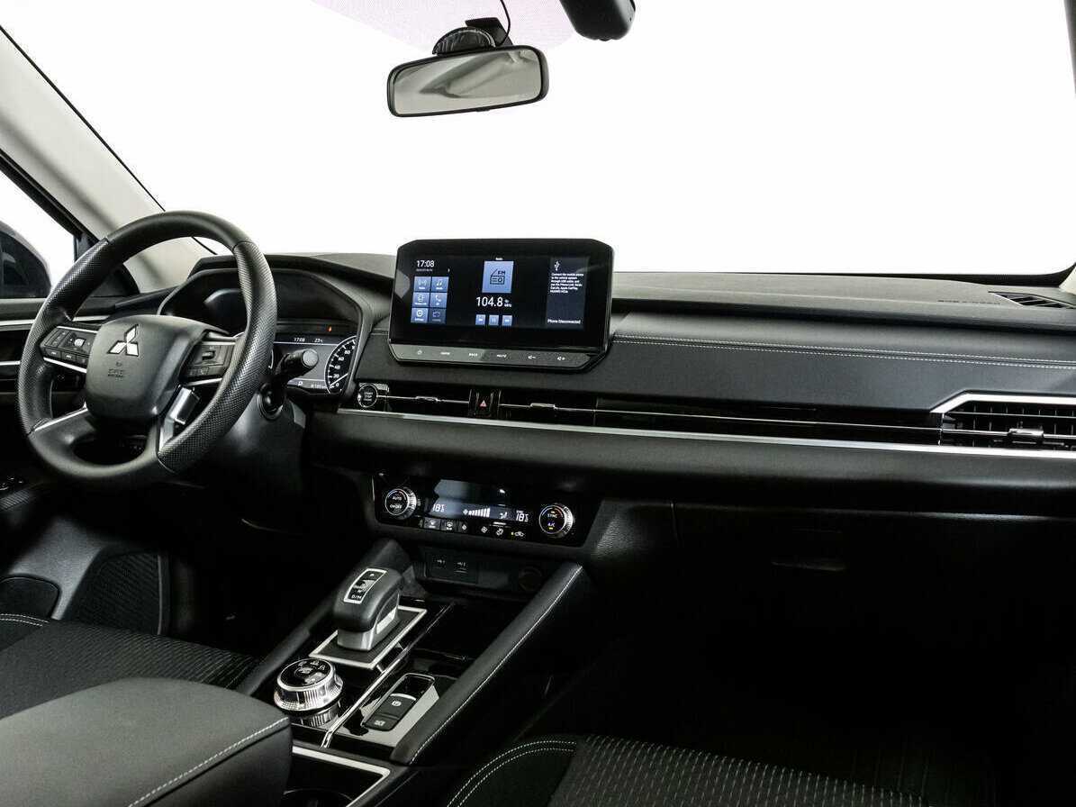 Mitsubishi Outlander с пробегом — 2023 год. Фото: #6
