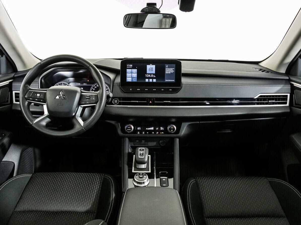 Mitsubishi Outlander с пробегом — 2023 год. Фото: #7