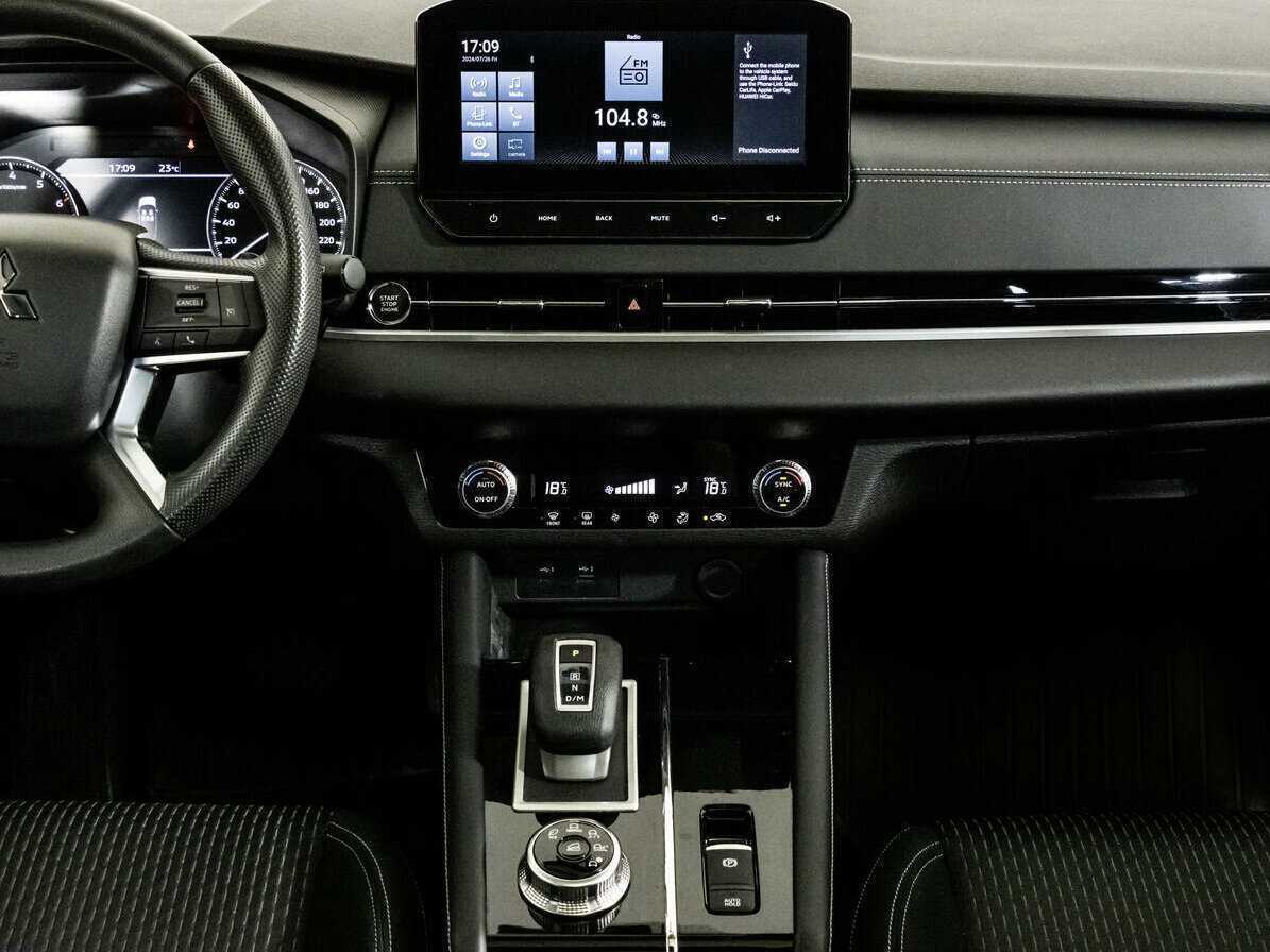 Mitsubishi Outlander с пробегом — 2023 год. Фото: #10