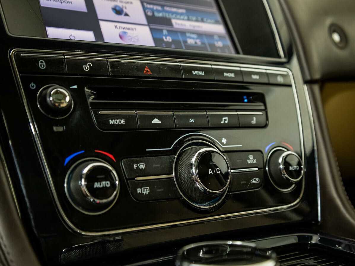 Jaguar XJ с пробегом — 2013 год. Фото: #20