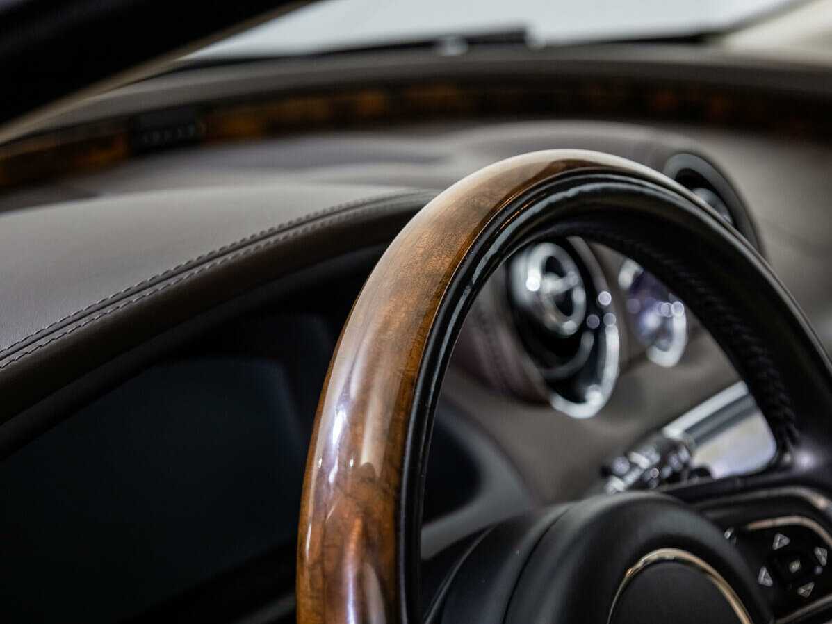 Jaguar XJ с пробегом — 2013 год. Фото: #26