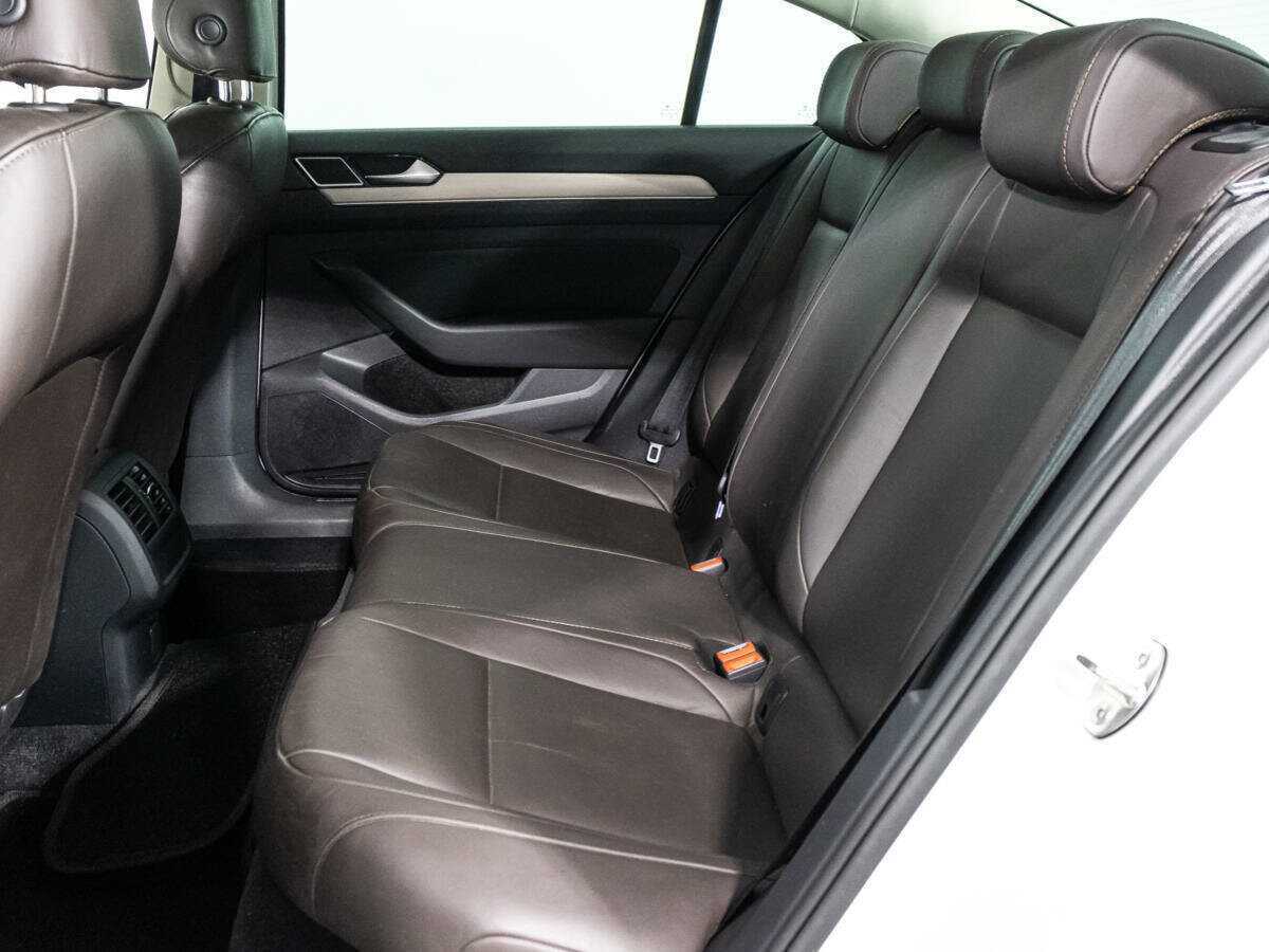 Volkswagen Passat с пробегом — 2017 год. Фото: #9