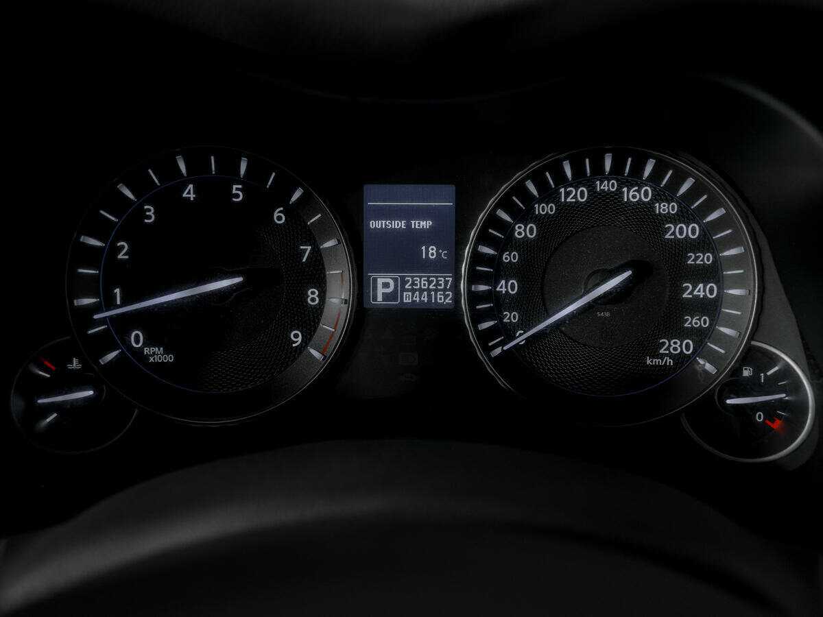 Infiniti M с пробегом — 2011 год. Фото: #10