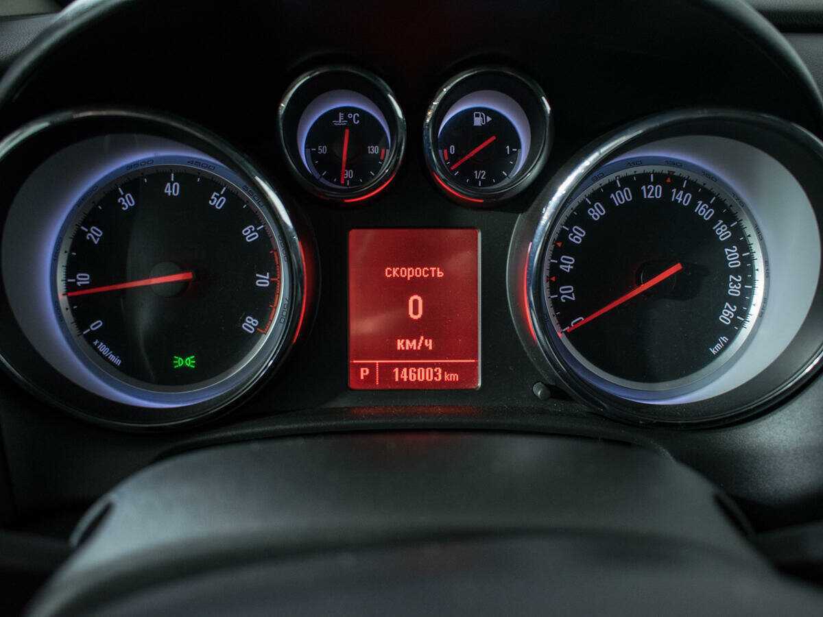 Opel Astra с пробегом — 2014 год. Фото: #10