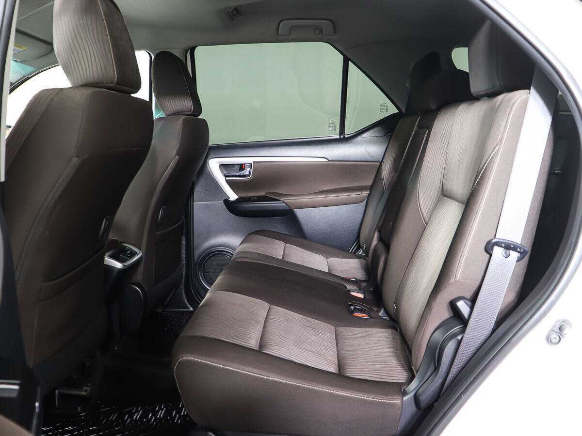 Toyota Fortuner с пробегом — 2017 год. Фото: #8