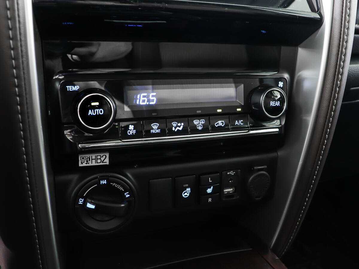 Toyota Fortuner с пробегом — 2017 год. Фото: #16