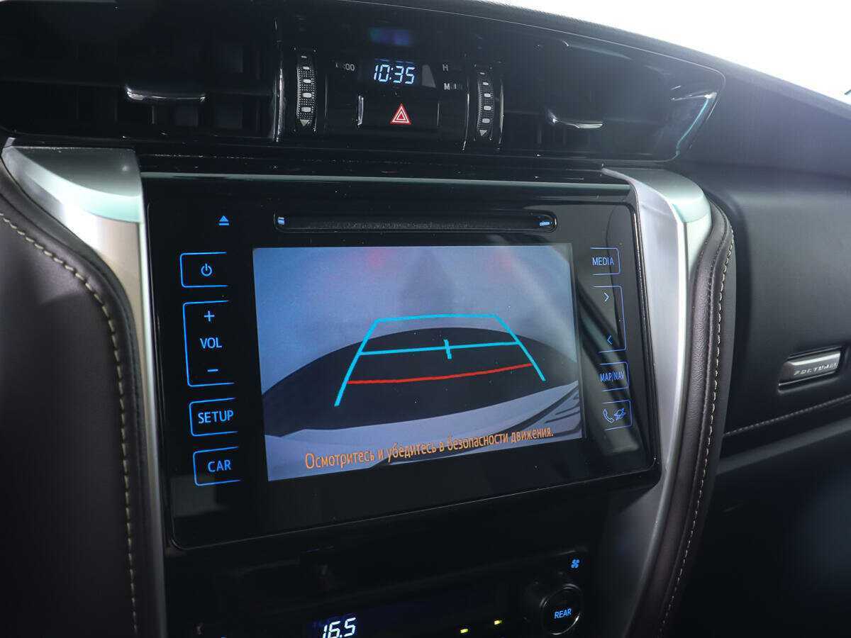 Toyota Fortuner с пробегом — 2017 год. Фото: #17