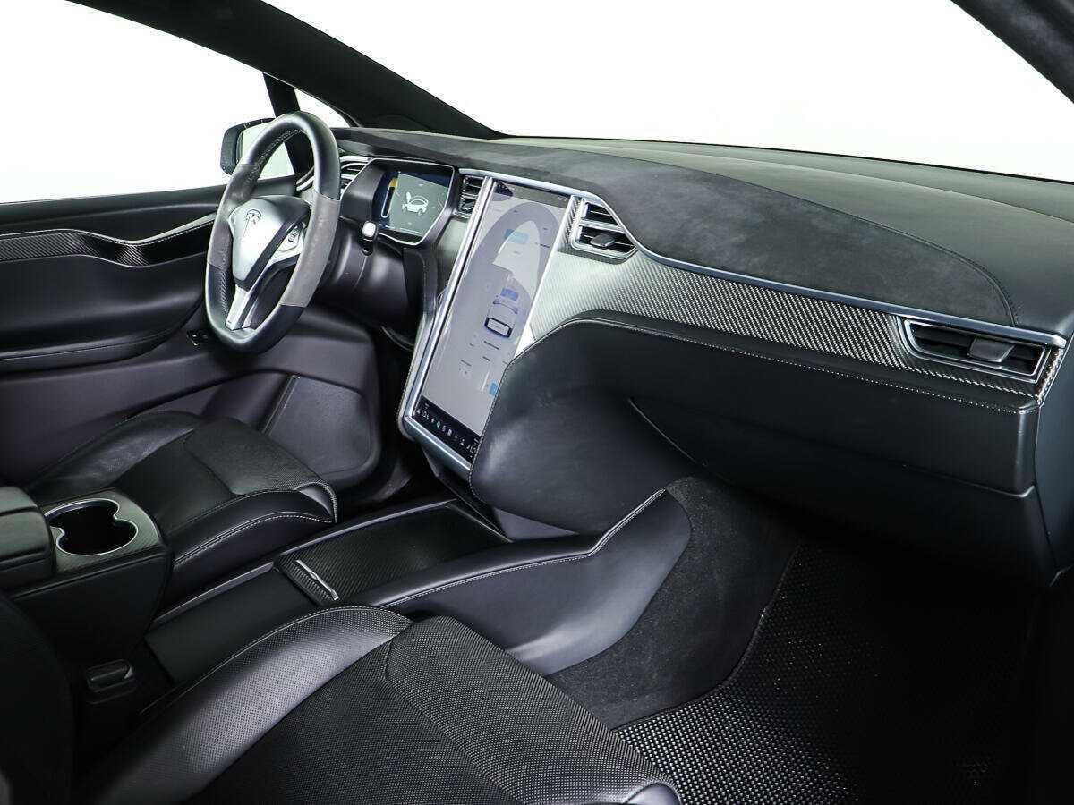 Tesla Model X с пробегом — 2016 год. Фото: #7