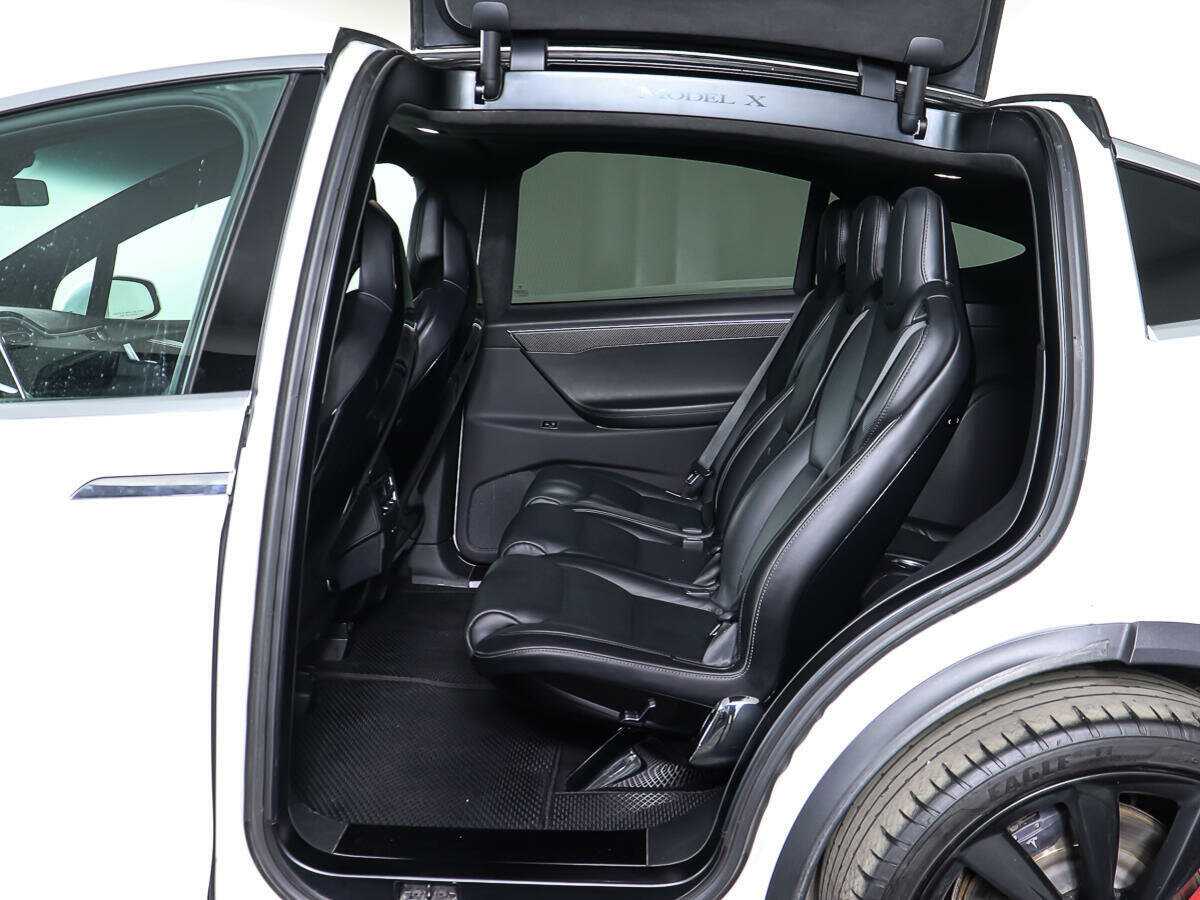 Tesla Model X с пробегом — 2016 год. Фото: #8