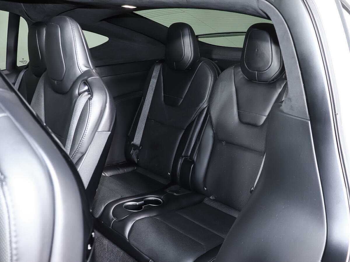 Tesla Model X с пробегом — 2016 год. Фото: #9