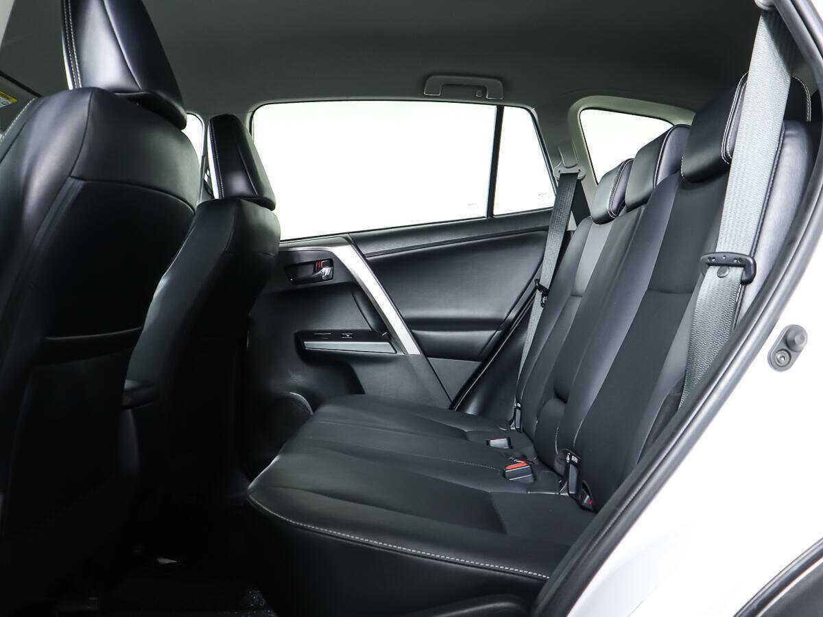 Toyota RAV4 с пробегом — 2018 год. Фото: #8