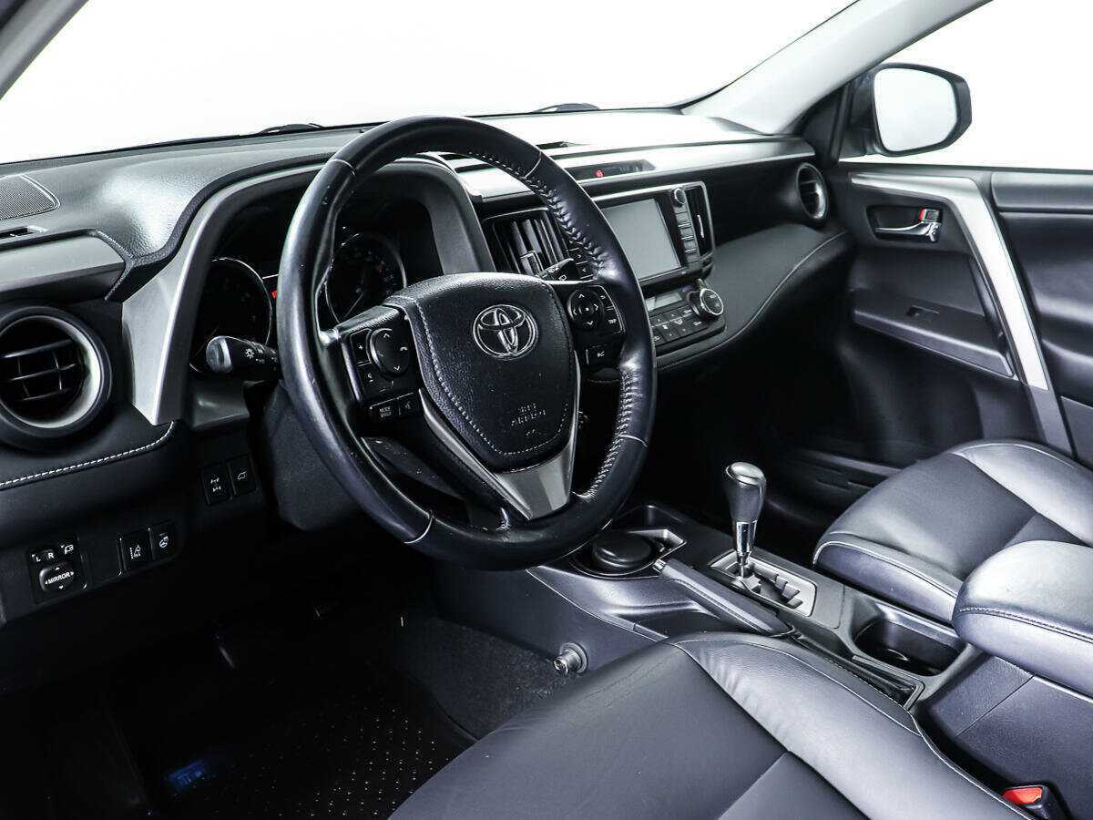 Toyota RAV4 с пробегом — 2018 год. Фото: #11