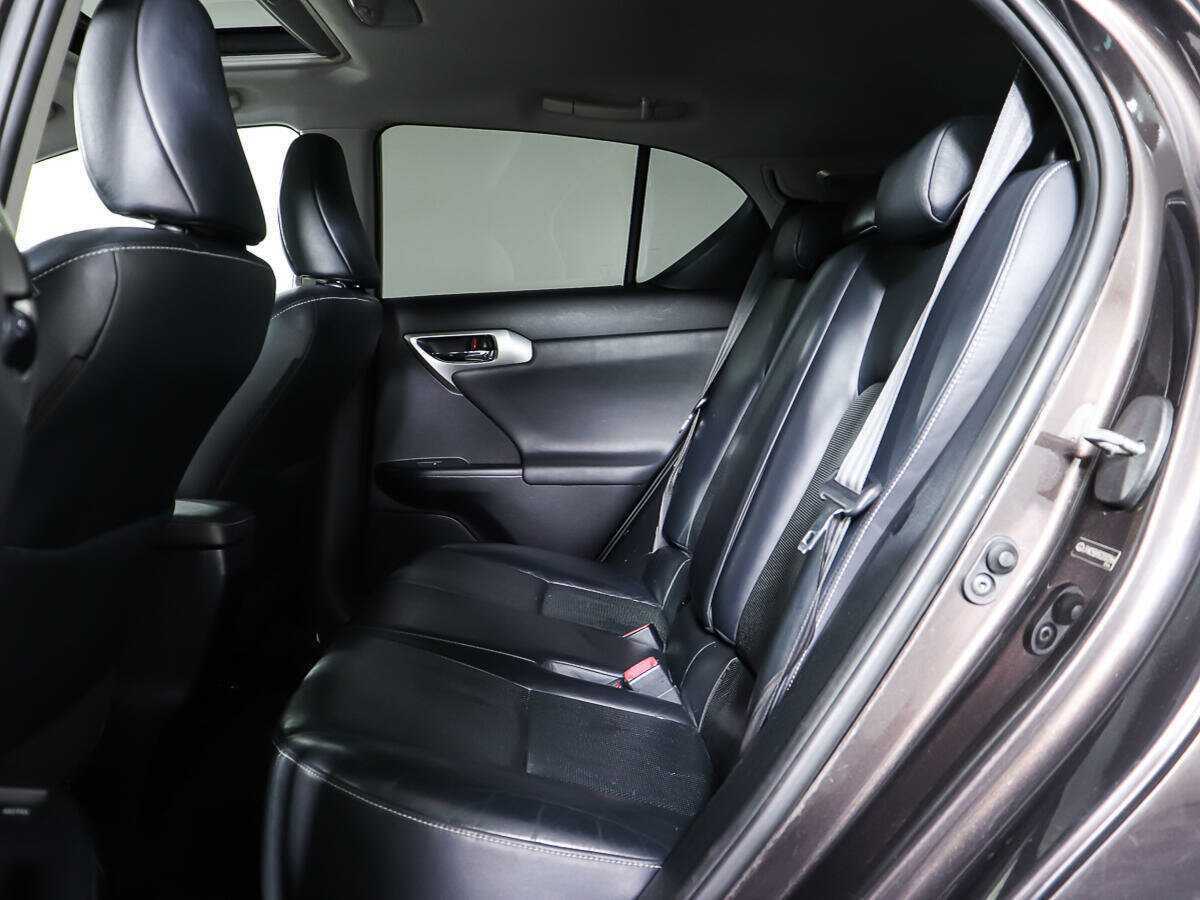 Lexus CT с пробегом — 2011 год. Фото: #8