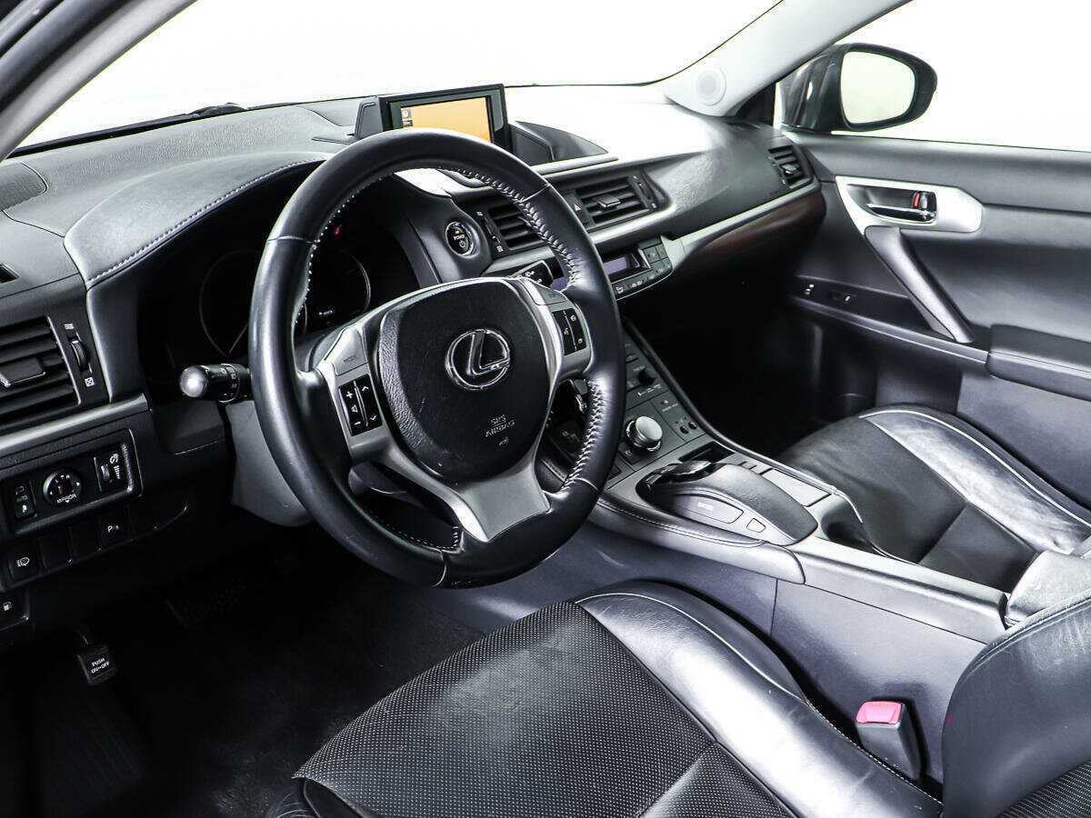 Lexus CT с пробегом — 2011 год. Фото: #12