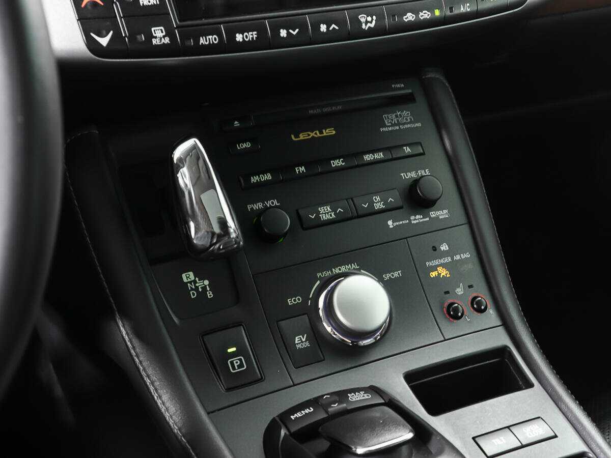 Lexus CT с пробегом — 2011 год. Фото: #17