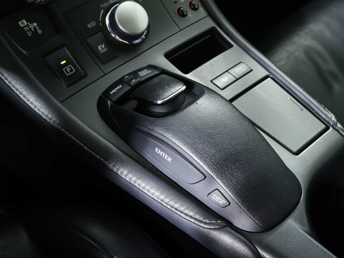 Lexus CT с пробегом — 2011 год. Фото: #18