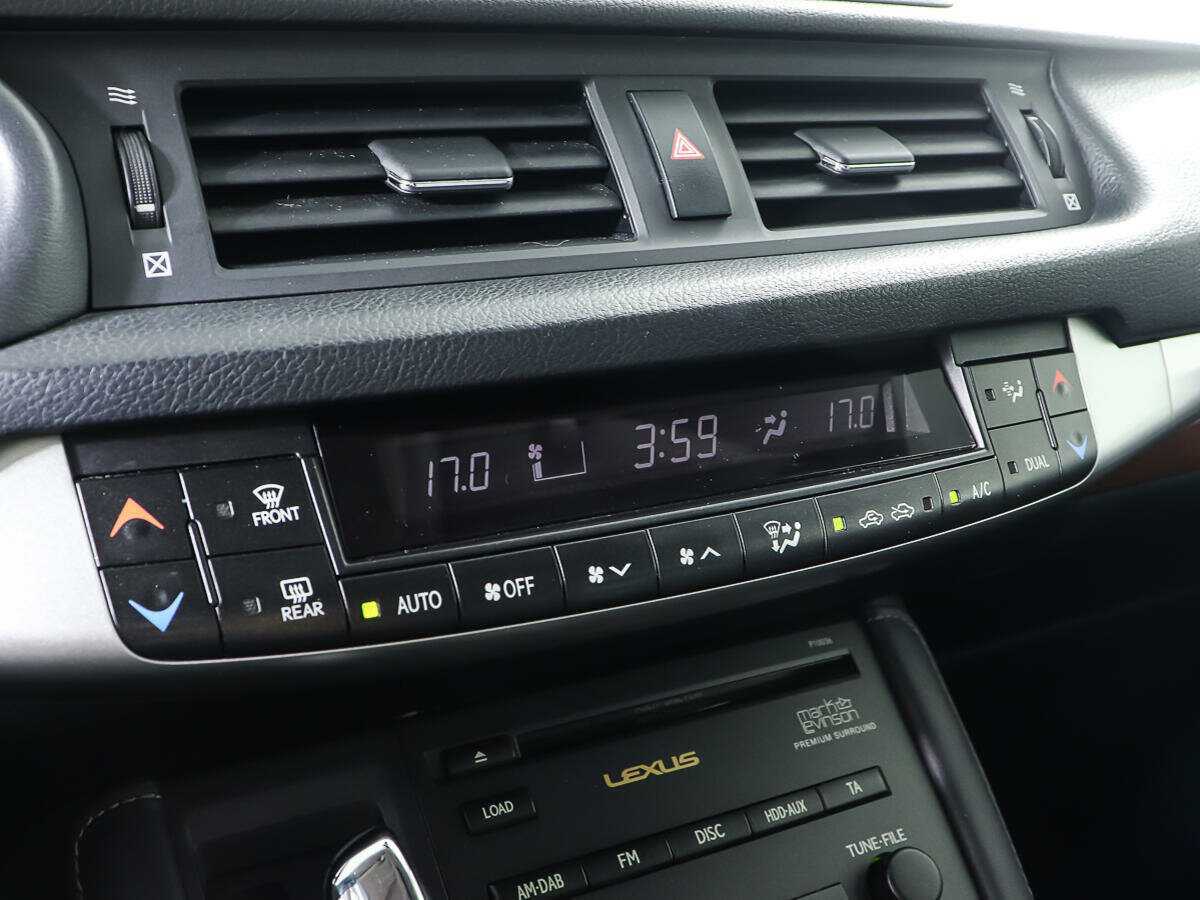 Lexus CT с пробегом — 2011 год. Фото: #19