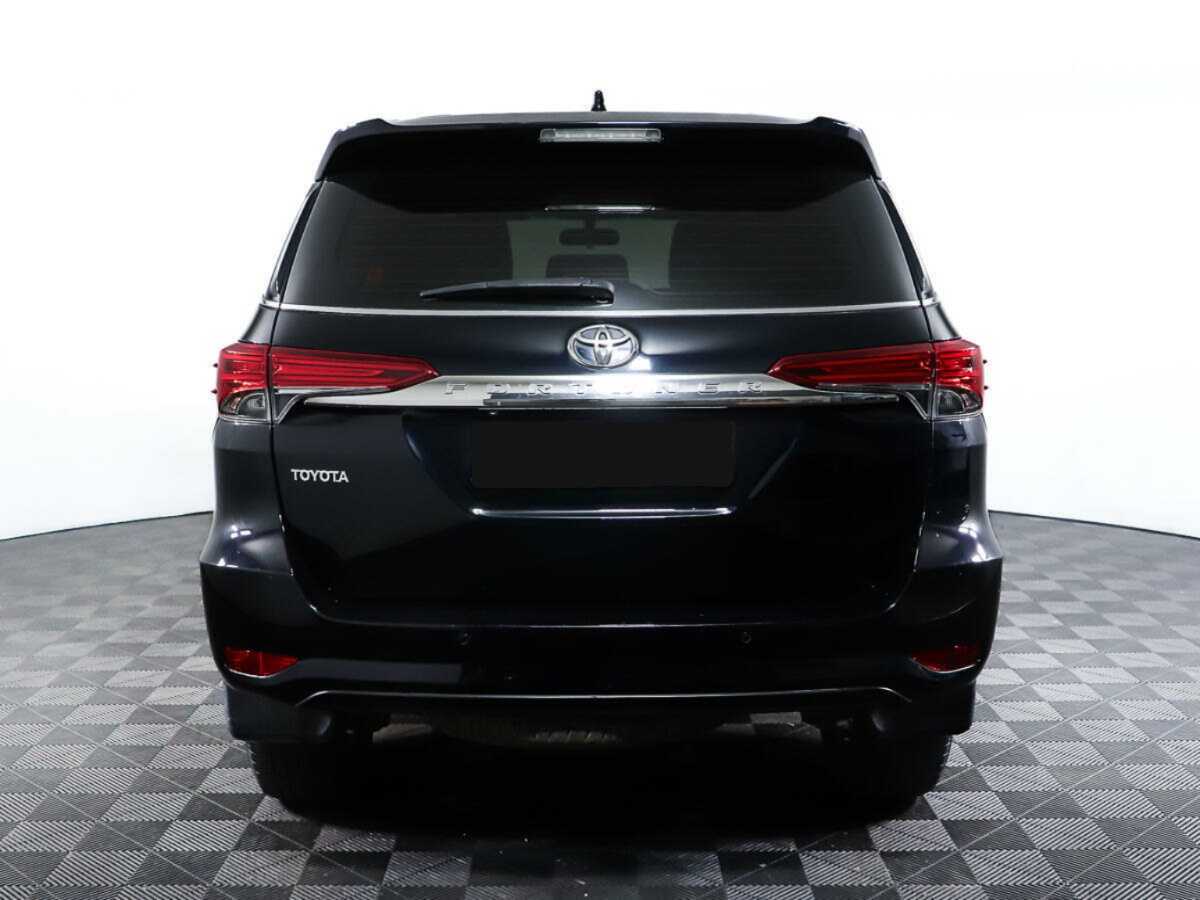 Toyota Fortuner с пробегом — 2017 год. Фото: #5