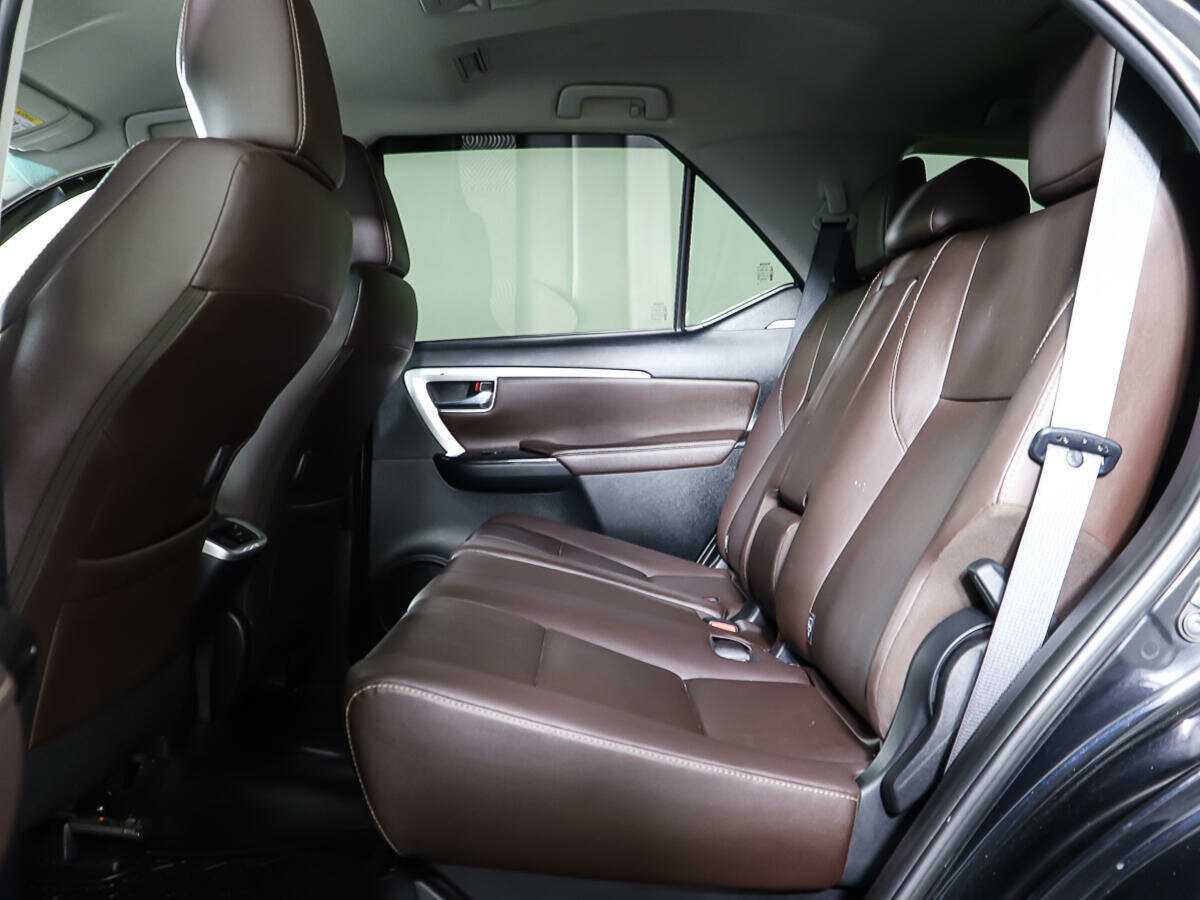 Toyota Fortuner с пробегом — 2017 год. Фото: #9