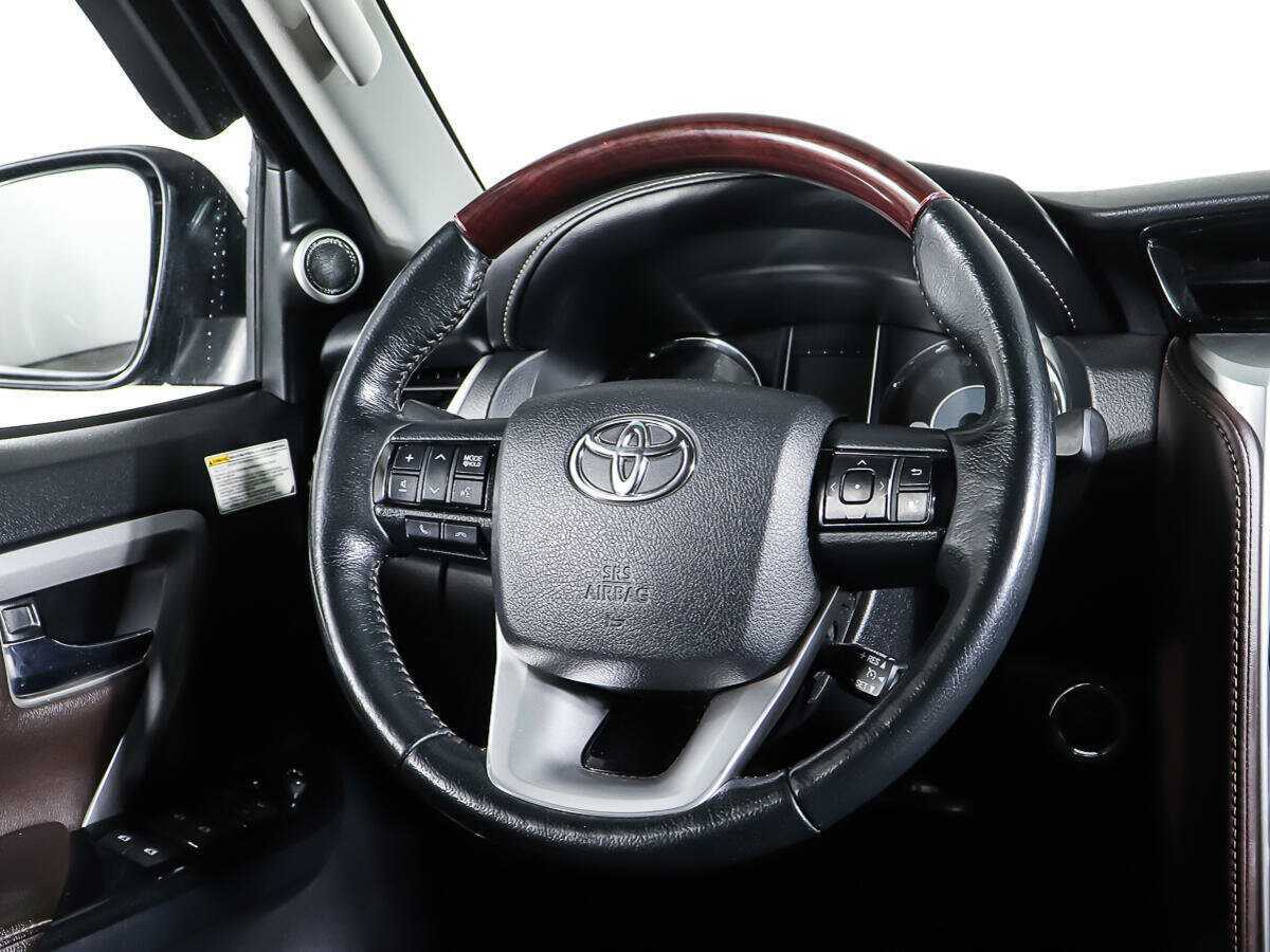 Toyota Fortuner с пробегом — 2017 год. Фото: #15