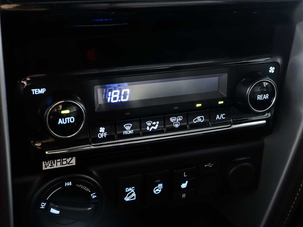 Toyota Fortuner с пробегом — 2017 год. Фото: #17