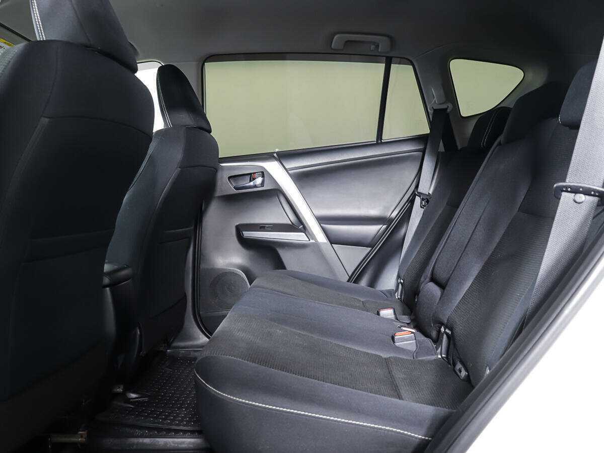 Toyota RAV4 с пробегом — 2016 год. Фото: #7