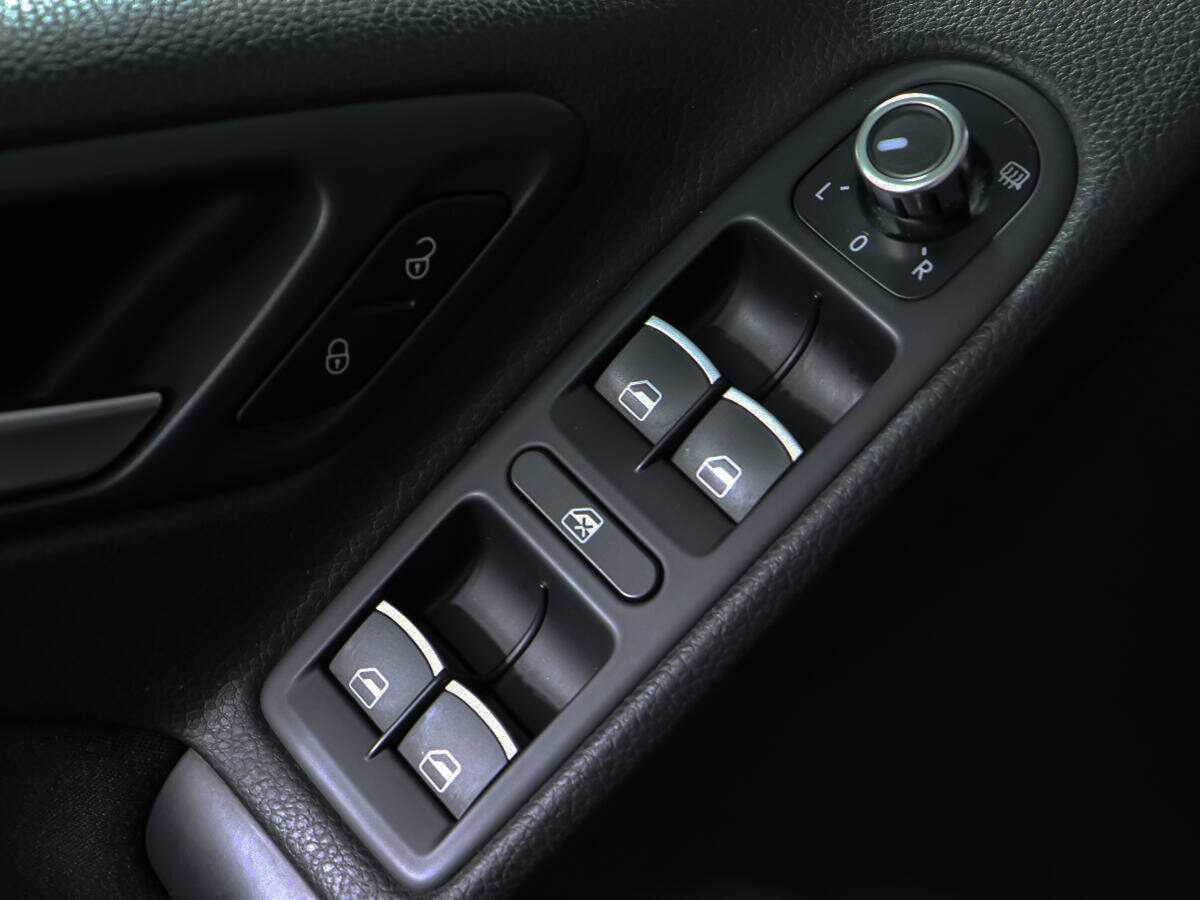 Volkswagen Golf с пробегом — 2012 год. Фото: #11