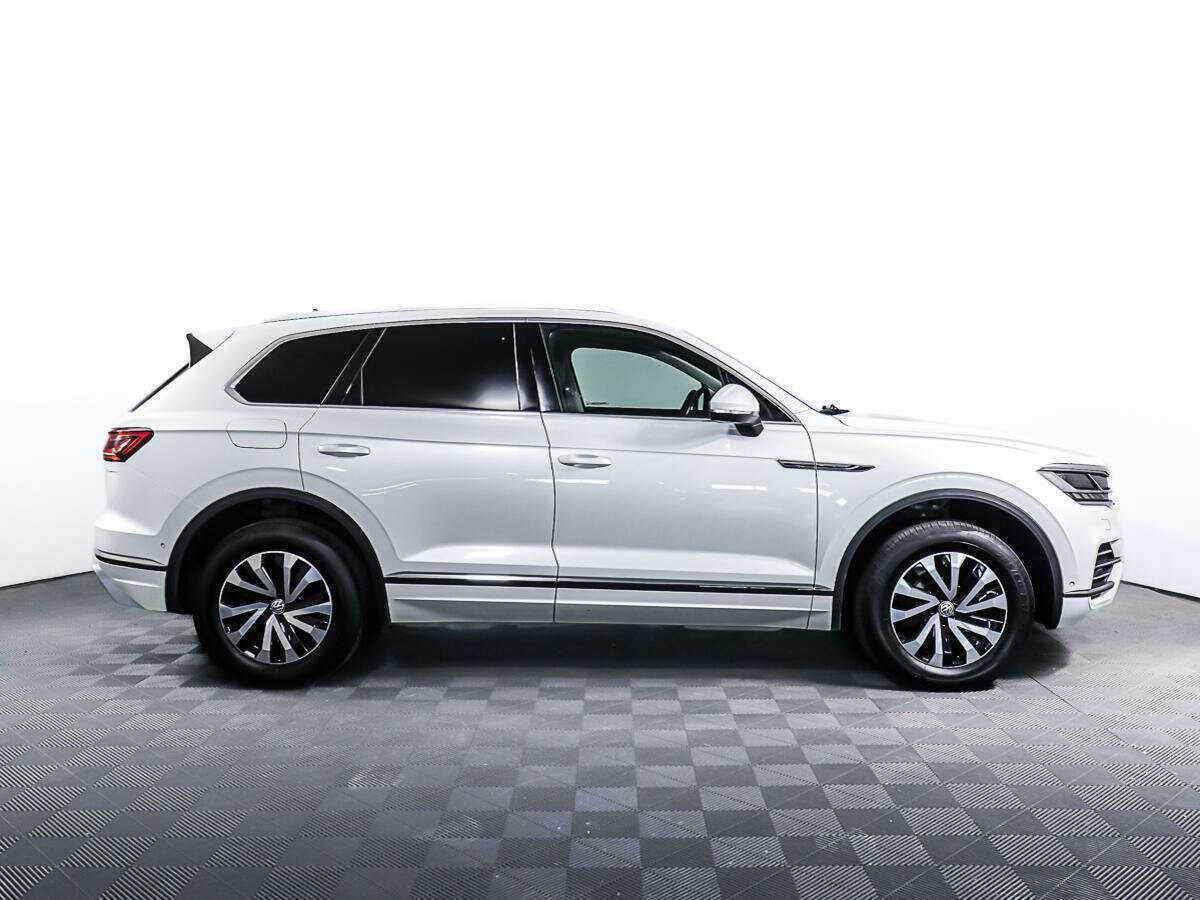 Volkswagen Touareg с пробегом — 2020 год. Фото: #2