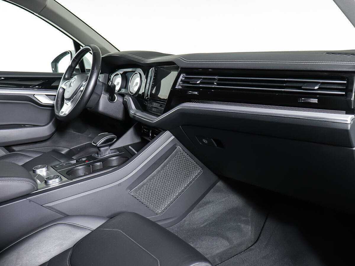 Volkswagen Touareg с пробегом — 2020 год. Фото: #7