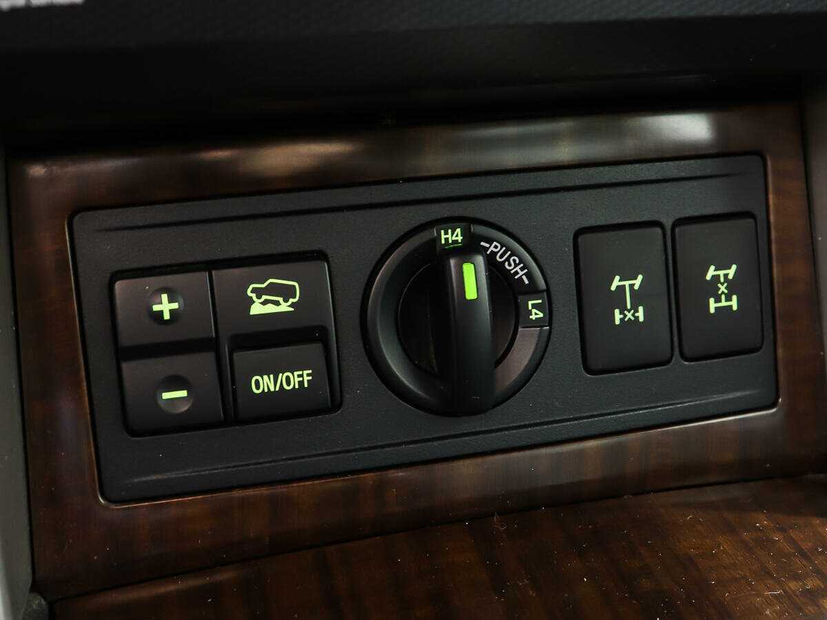 Toyota Land Cruiser Prado с пробегом — 2011 год. Фото: #8