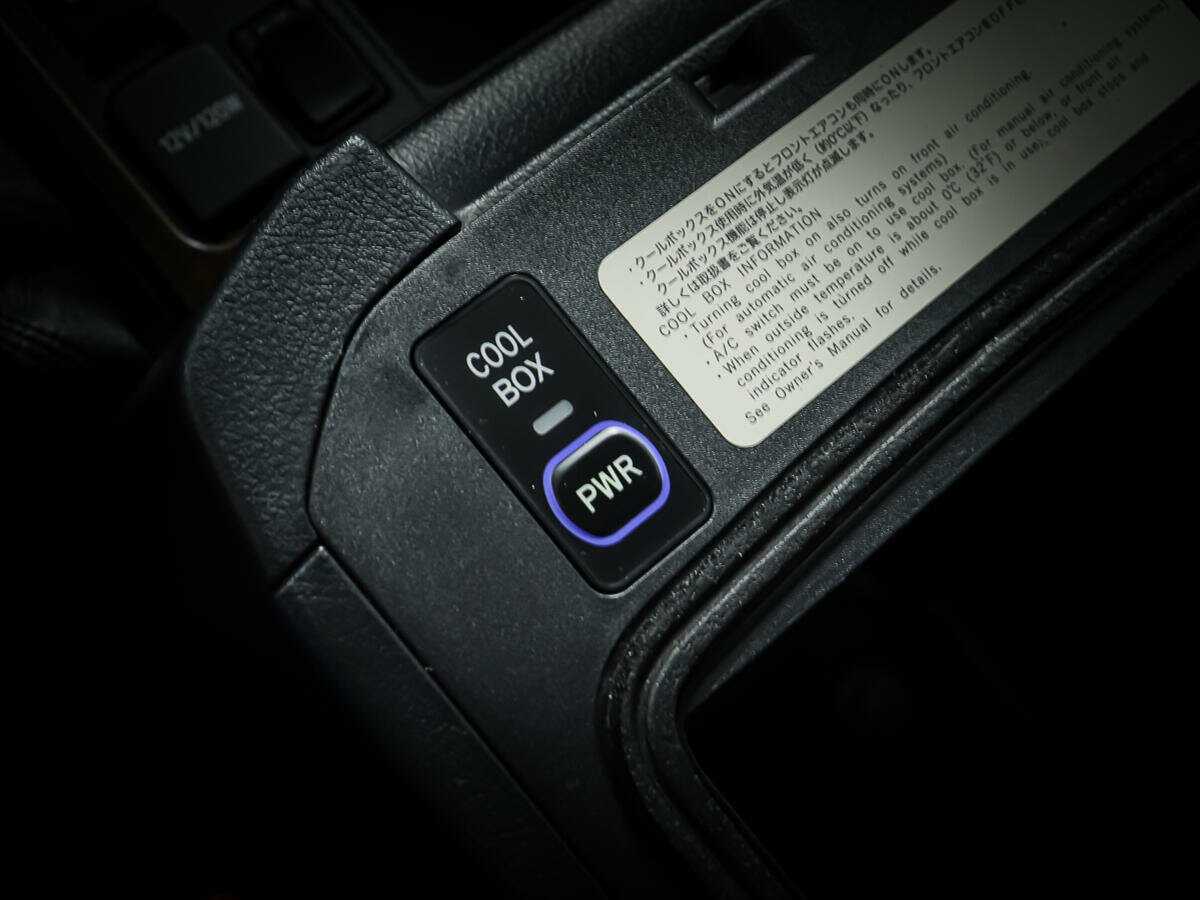 Toyota Land Cruiser Prado с пробегом — 2011 год. Фото: #11