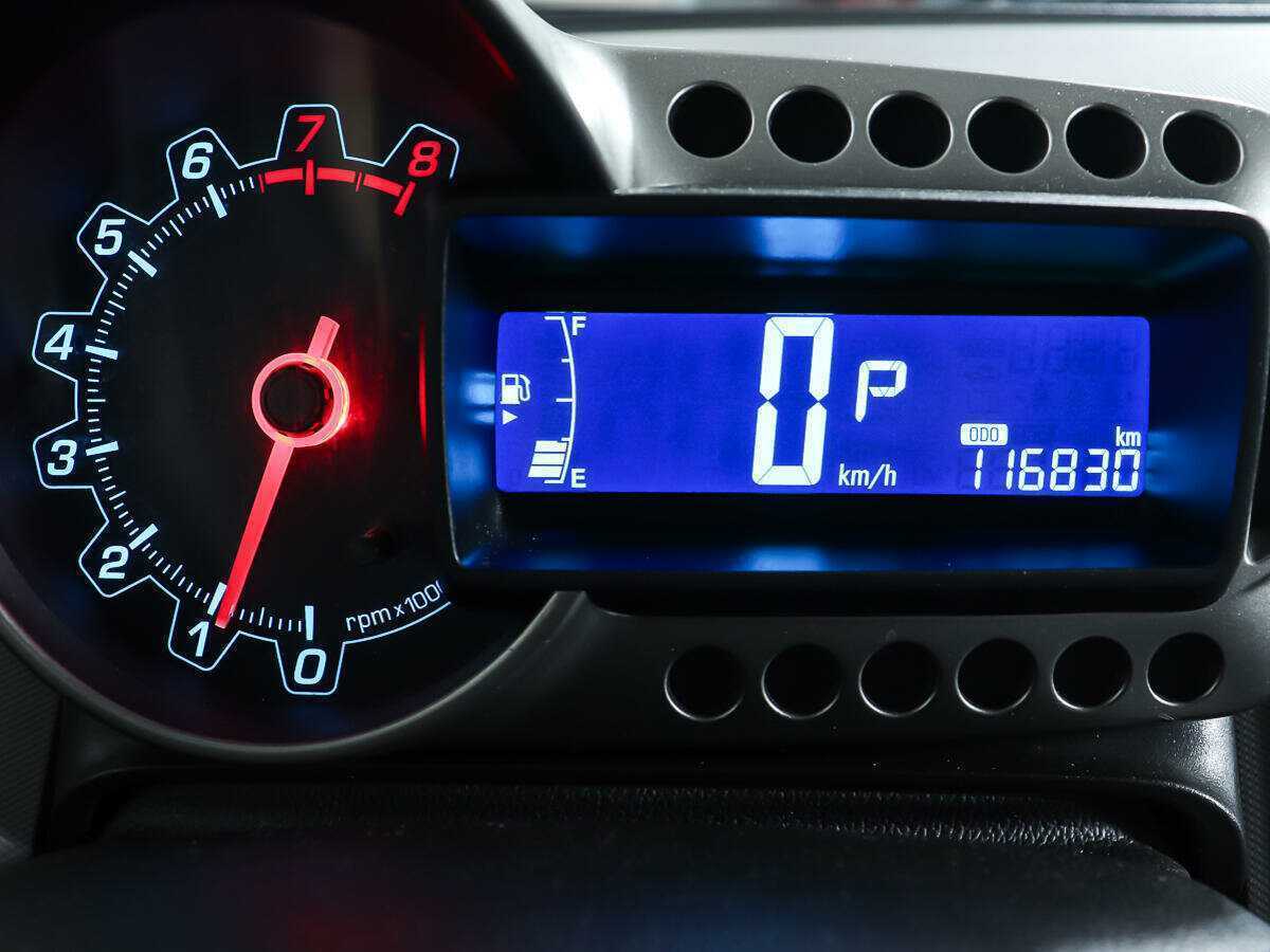 Chevrolet Aveo с пробегом — 2012 год. Фото: #12