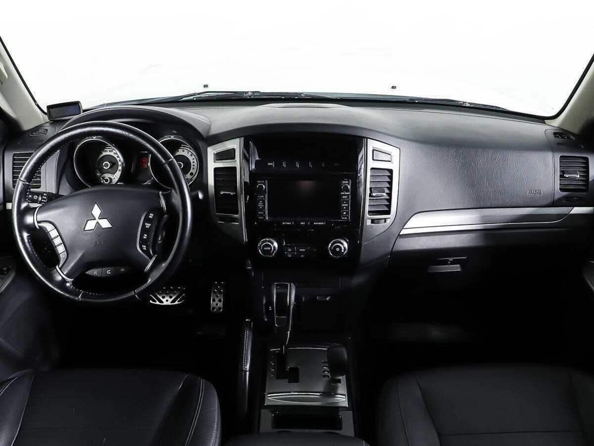 Mitsubishi Pajero с пробегом — 2014 год. Фото: #8