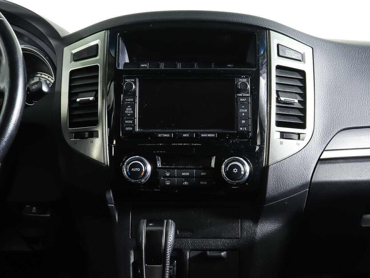 Mitsubishi Pajero с пробегом — 2014 год. Фото: #9