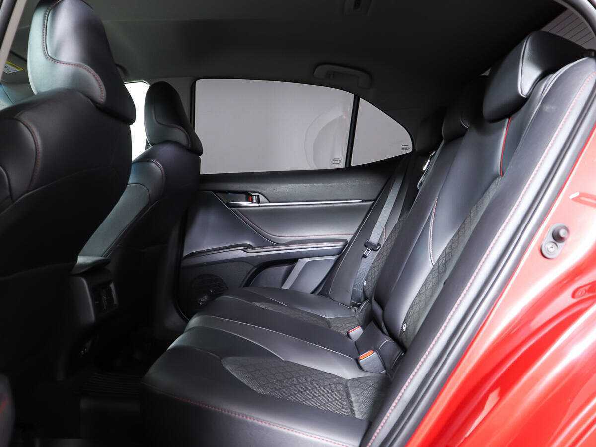 Toyota Camry с пробегом — 2021 год. Фото: #7