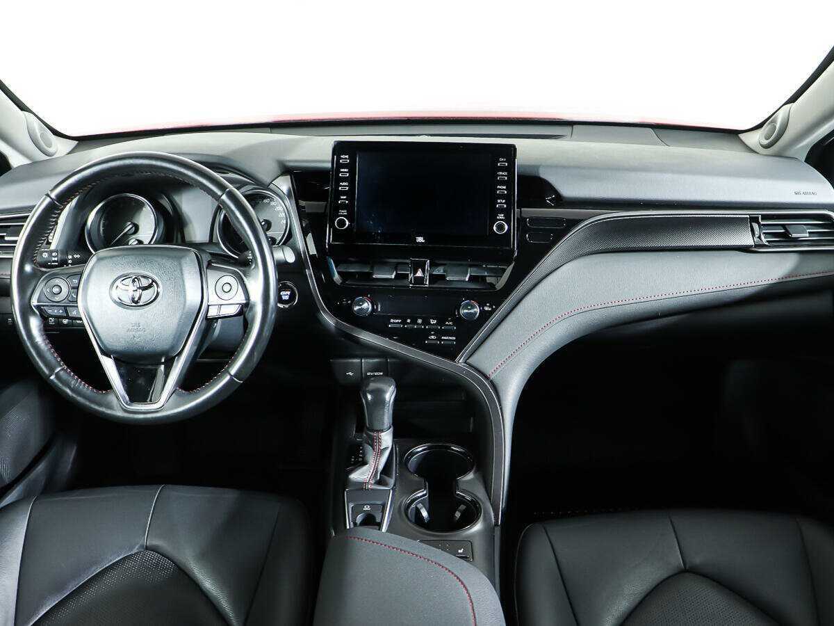 Toyota Camry с пробегом — 2021 год. Фото: #8