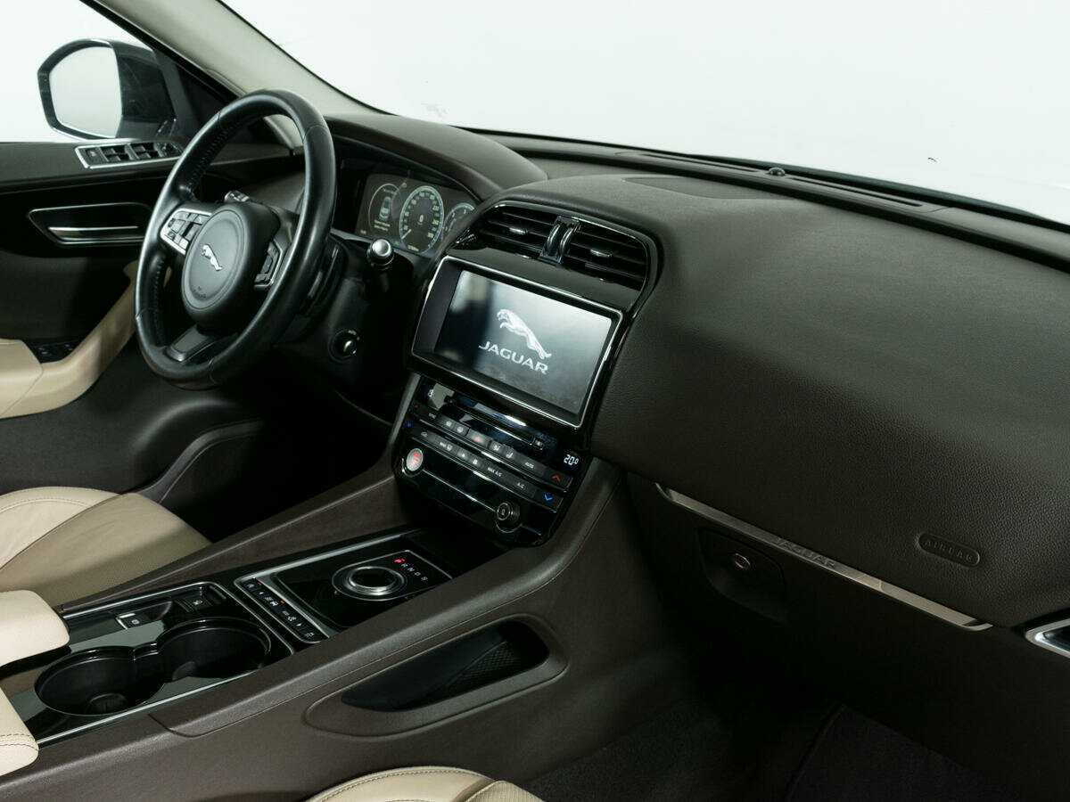 Jaguar F-Pace с пробегом — 2016 год. Фото: #8