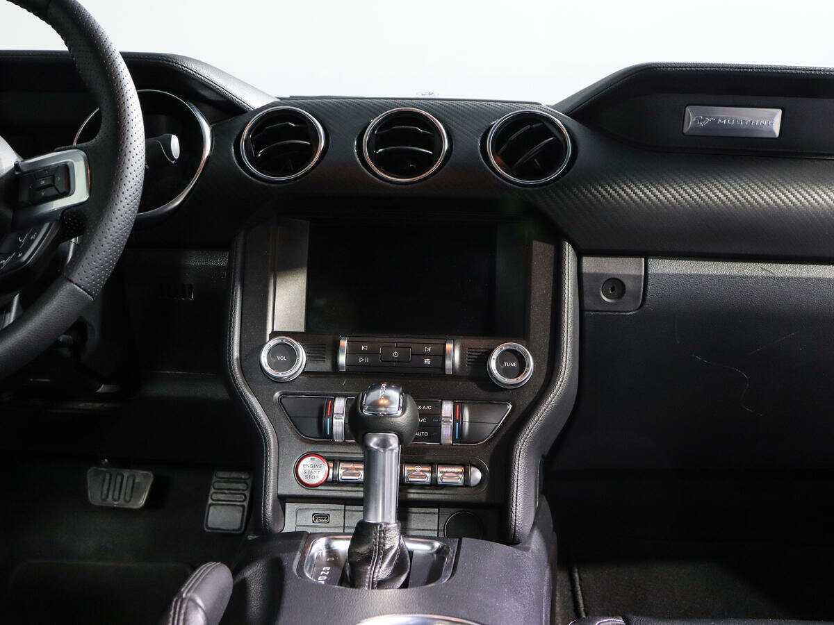 Ford Mustang с пробегом — 2022 год. Фото: #9