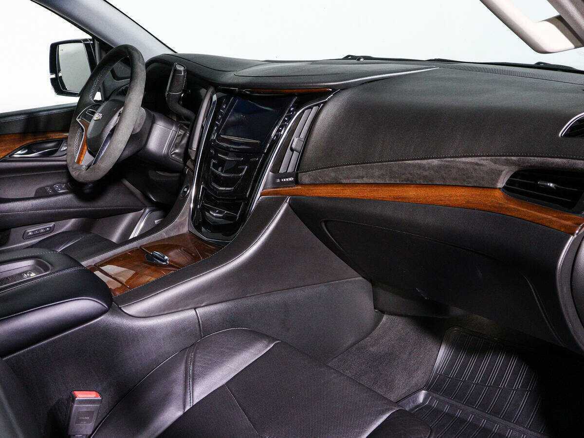 Cadillac Escalade с пробегом — 2016 год. Фото: #8