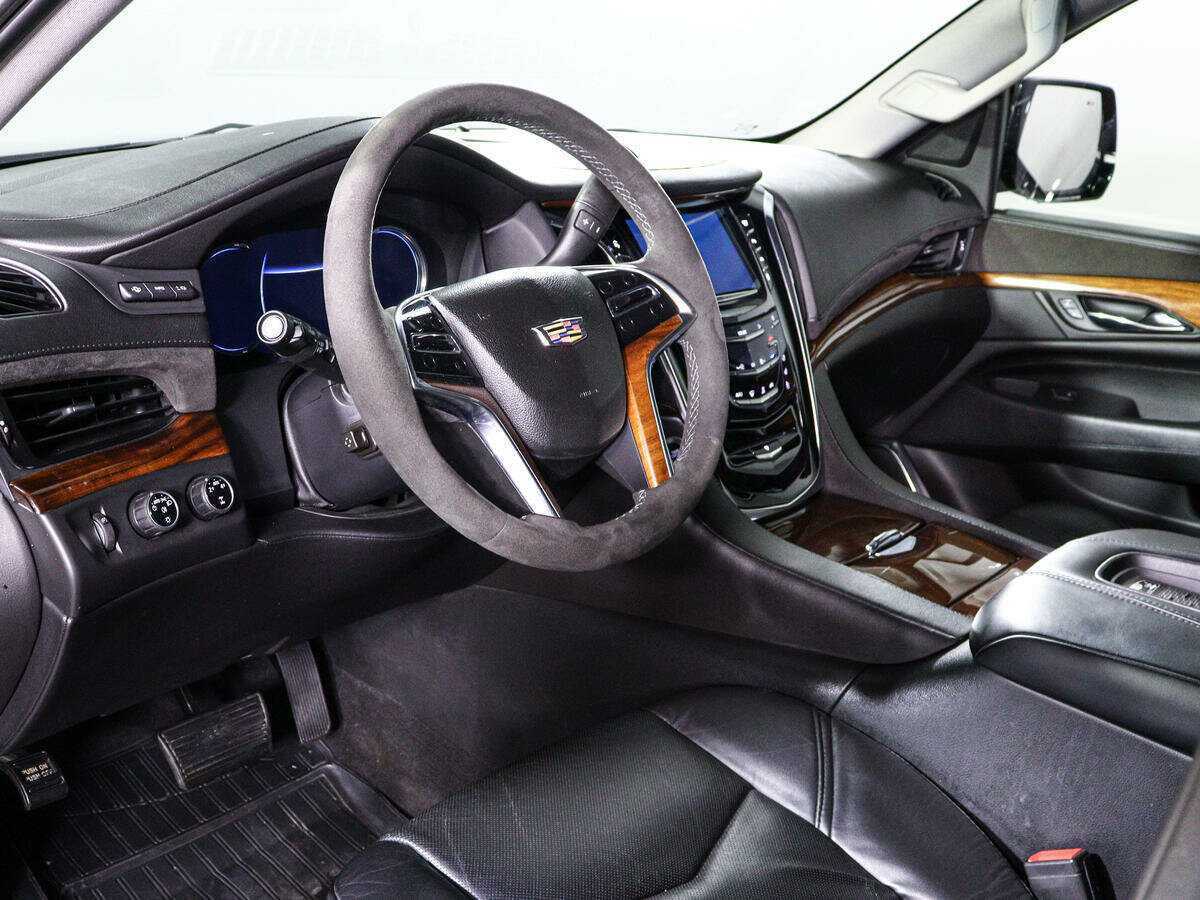 Cadillac Escalade с пробегом — 2016 год. Фото: #14