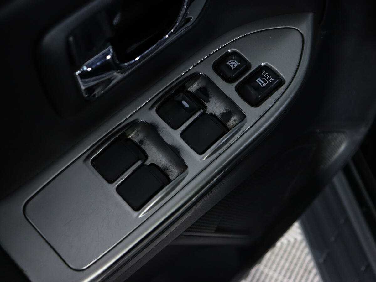 Mitsubishi Pajero с пробегом — 2012 год. Фото: #15